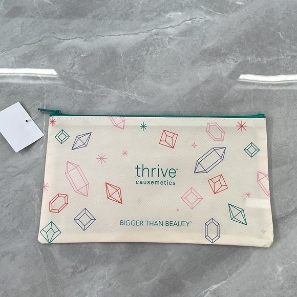 Thrive Causemetics “You’re A Gem” Makeup Bag - Picture 6 of 13